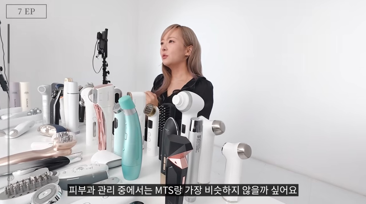 Video screenshot for electroporation: the YouTuber says it is closest to microneedling (MTS) among in-clinic treatments